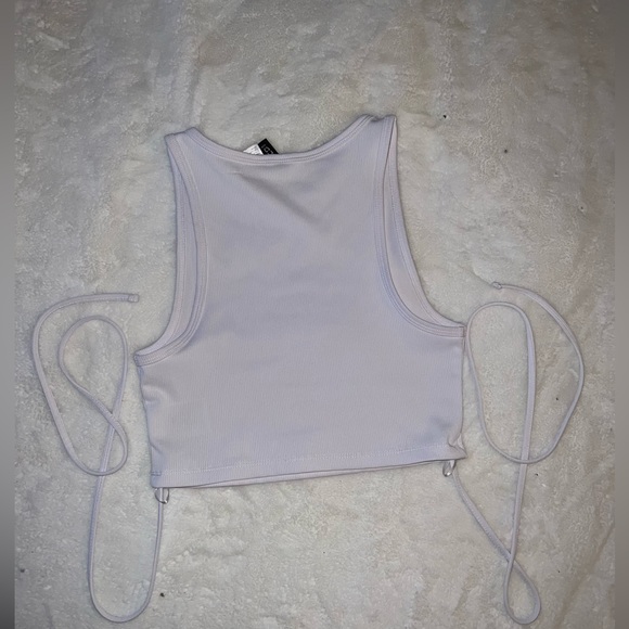 cropped white shirt with tie strings - Picture 2 of 5